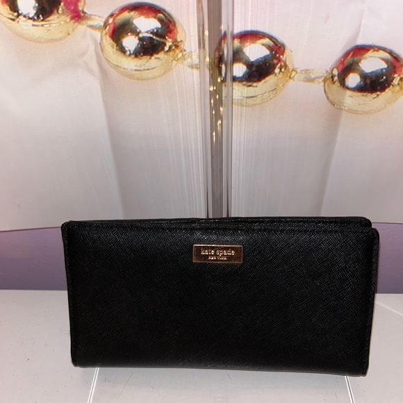 kate spade Handbags - Kate Spade Card Holder, Pre-loved in excellent condition.